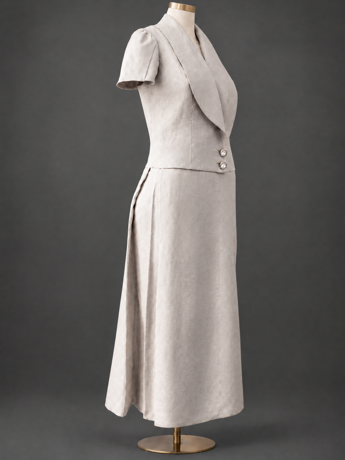 Front full-length view of The Silent Dove Suit, a premium two-piece linen suit featuring an elegant shawl collar tailored perfectly on a dress form.
